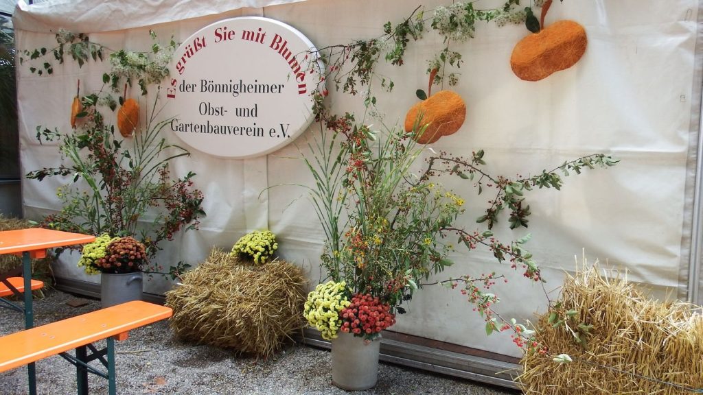 Dekoration „Es grüßt Sie mit Blumen der Bönnigheimer Obst- und Gartenbauverein e.V.“