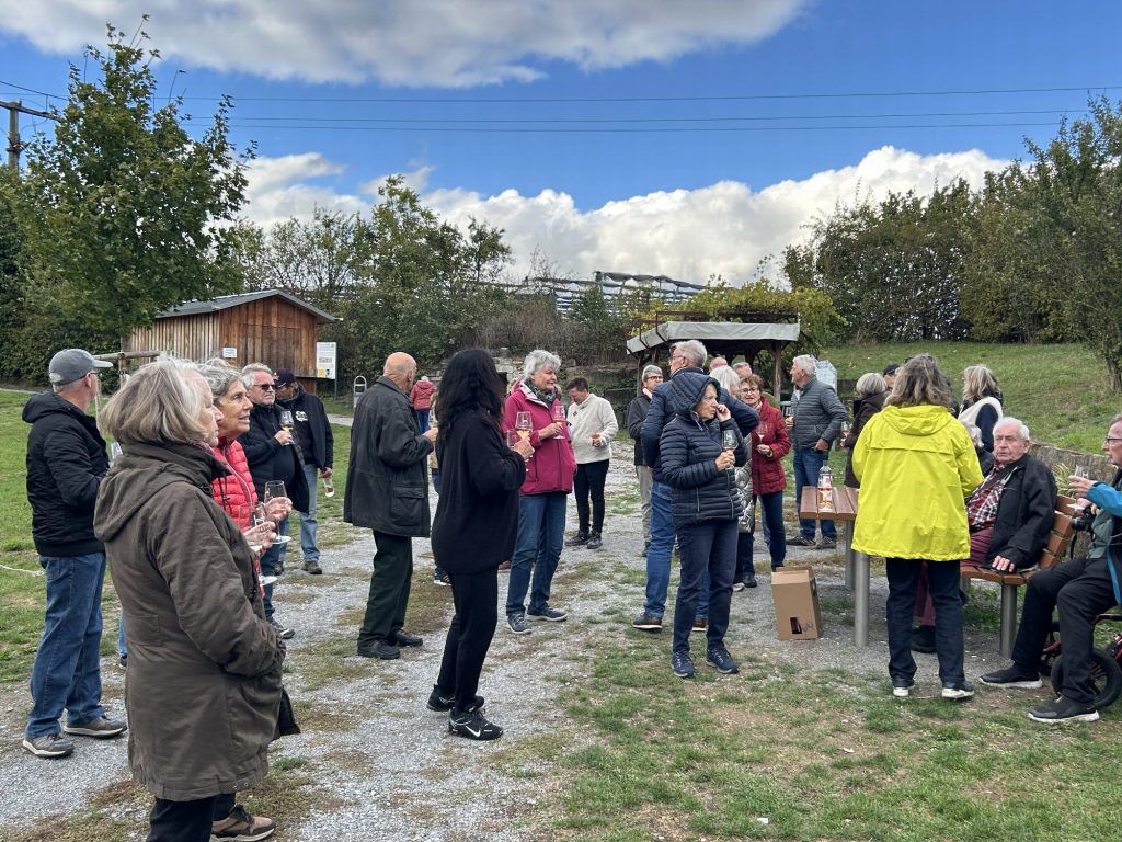 Die Gruppe auf dem Weinbergweg
